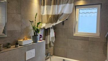 Ferienwohnung Elya Gartenparadies nahe Events, Outlet und Spa - Foto 4