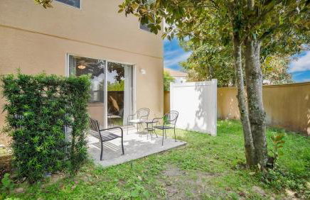 Quiet Corner Gem in Gated Crestwynd Bay - Foto 23