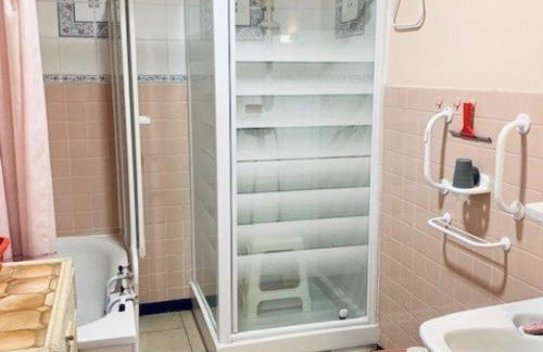 Charmant F2 avec Garage, Terrasse et Véranda, à 500m du Centre et 600m des Cures à Amélie-les-Bains - FR-1-703-131 - Foto 8