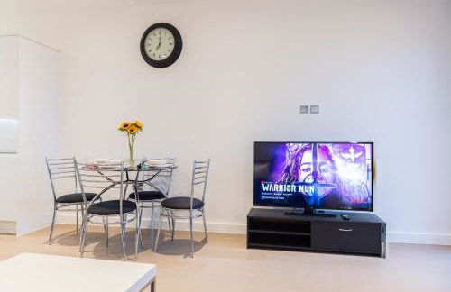 Cosy 1 Bed Apartment in Centre of St Albans - FREE Parking - 5 min walk to St Albans city centre & Railway station - Big Savings on Longer Stays!! - Photo 7