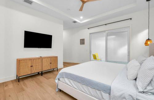 Spacious, Elegant 5 Bed, Best Pool, All New, Close to Beach and Atlantic Ave - Photo 6