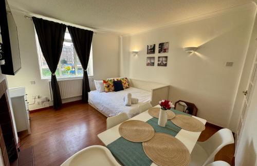 Vauxhall, river Thames, Big Ben Retreat, Central London family Stay - Photo 15
