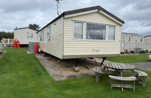 Cozy Holiday Home in Anderby Creek - Photo 2