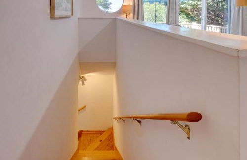 Scenic Smith Mountain Lake Getaway with Deck and Dock! - Foto 10