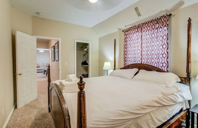 Pet-friendly 4 BR Family Stay Near Downtown - Foto 5