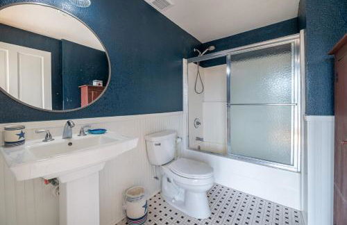 Sawyers Lodge - Historic Soundfront Home, Pool, Hot Tub, Boat Launch, Kayaks, Pets OK, Flex Stays - Foto 32