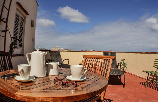 Presidents Suite, Knocking on Cuba - Photo 1