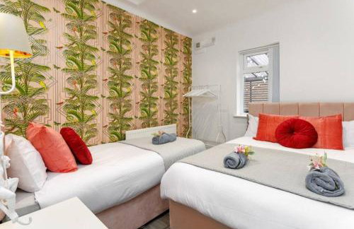 Luxury Mirror Party Pad with 4 Bedrooms! - Foto 23