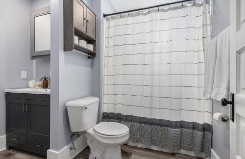 Completely Remodeled Walking Distance to Downtown Close to the Beach Downstairs Washer Dryer - Foto 5