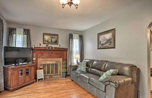 Cozy Family Home with Kayaks, Dock and Fire Pit! - Foto 8