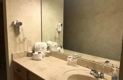 C15, Two bedroom, two bath log-sided, luxury Harbor North cottage with hot tub cottage - Foto 7