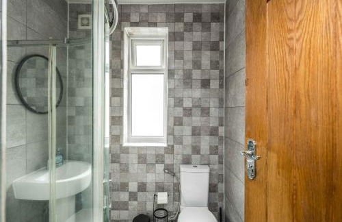 Lovely 3 bed house in Feltham - Foto 5