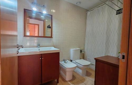 Chimenea y cocina moderna, encanto rústico con confort - Aüt 3 - Foto 6