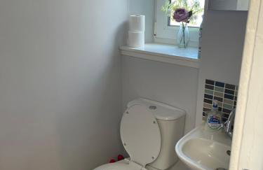 Newsagents Flat - Foto 13