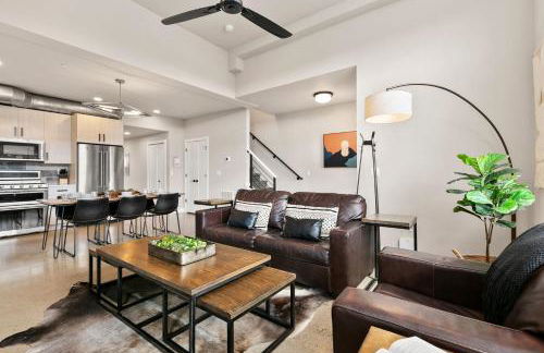 Old Town Modern New Build - Rooftop Spa with Mtn Views! - Foto 7