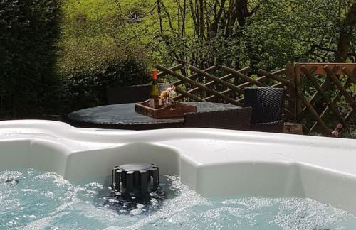 River Cottage Brecon: Hot Tub, Fire, Balcony, Wifi - Photo 18