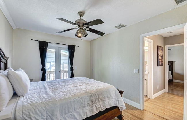 Beautifully Renovated 5 Bedroom with Guest House 5 Home by RedAwning - Foto 8