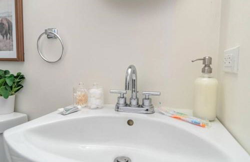 City Views and Convenient 3BR Suite for Group of 8 Guests Near McCormick, Shedd Aquarium, Museum Campus & Navy Pier - Foto 16