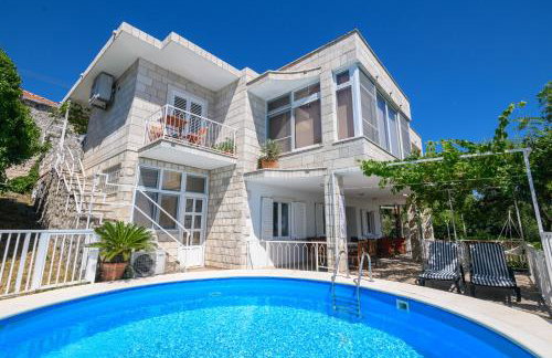 Apartment MARIO - veliki stan za odmor - terasa- vrt - bazen - pogled more, izoliran - Photo 1