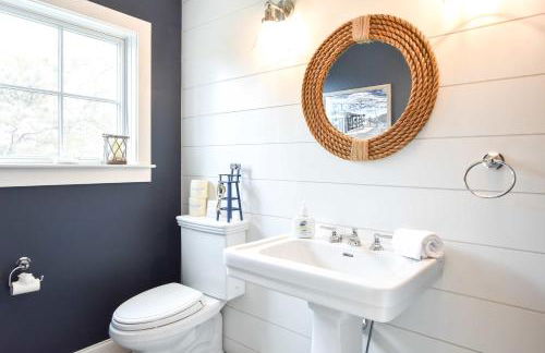 Gorgeous Architectural Home w Water Views - Foto 13