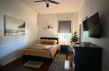 Charming 2-Bedroom 1 Bath Near Everything - Foto 2