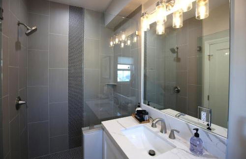 Steps 2 Beach- Luxury Home, Game Room, Roof Deck, Firepit, Pets OK - Foto 33