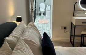 Levenshulme House - 2 Bedroom - Sleeps 6 - Free Parking & WiFi - Foto 12