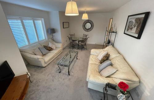 2 Bed 2 Bathroom Gated Apartment 1 Inc free Parking - Foto 3