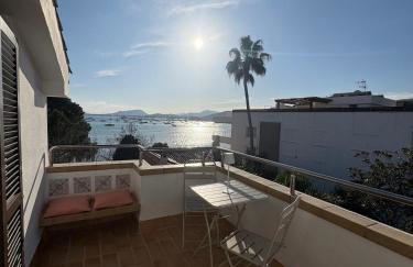 Ático con terraza y vistas al mar en primera línea - Foto 1