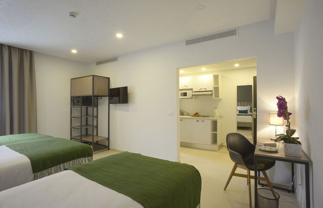 Maia Hotel Suites - Photo 34