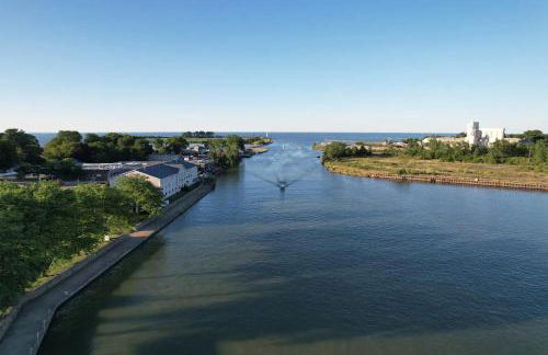 Modern Condo Central Huron Boat Basin Area - Foto 25