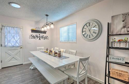 Renovated Cottage with Fire Pit in Munds Park! - Foto 5