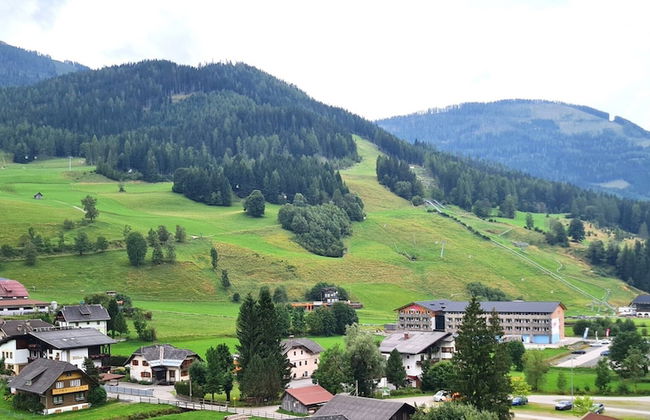 Apartment With Balcony and Mountain Views - Photo 19