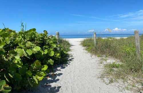 Beachfront Venice Casa de Villa - Photo 2
