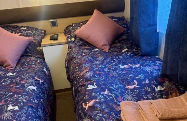 Lovely Serenity 1 and gorgeous Serenity 2 are 3 bedroom 2 bathroom caravans - Foto 18