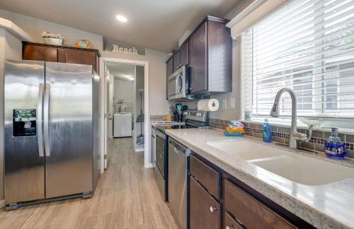 Ocean Shores Retreat with Porch and Canal Views! - Foto 11