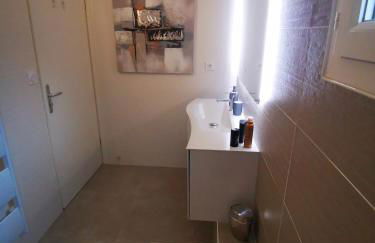 Appartement 90 m2 avec parking terrasse balcons, proche du port et plages - Foto 28