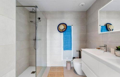 Apartamento H&M con Padel, Piscina y vistas al mar - Photo 8