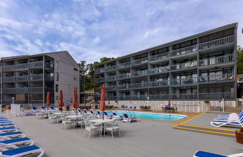 F Lakefront! Remodeled, Sleeps 4, Boat Slip, Patio, WiFi, Cable, Pool - Foto 38