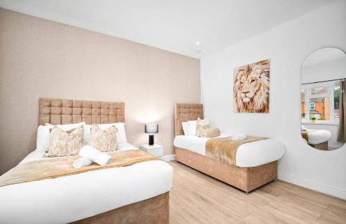 Stylish Five Bedroom House - Parking - Terrace - Fast Wi-Fi 974P - Foto 14