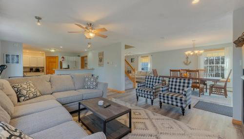 Lakefront Home with Private Beach Access & Hot Tub - Foto 5