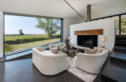 Pass the Keys Bond-villain Style Home with Panoramic Views - Foto 1