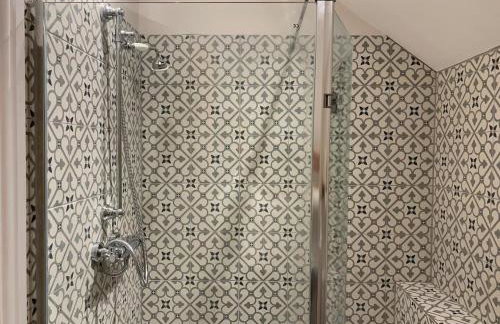 The Barn at Pentregaer Ucha, with tennis court and lake - Foto 19