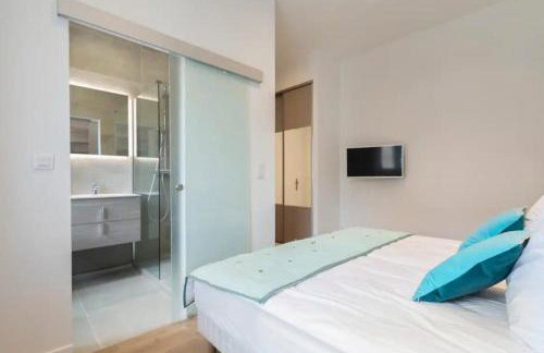 3 bedrooms 3 bath Bivouac 2 min Palais - Photo 4