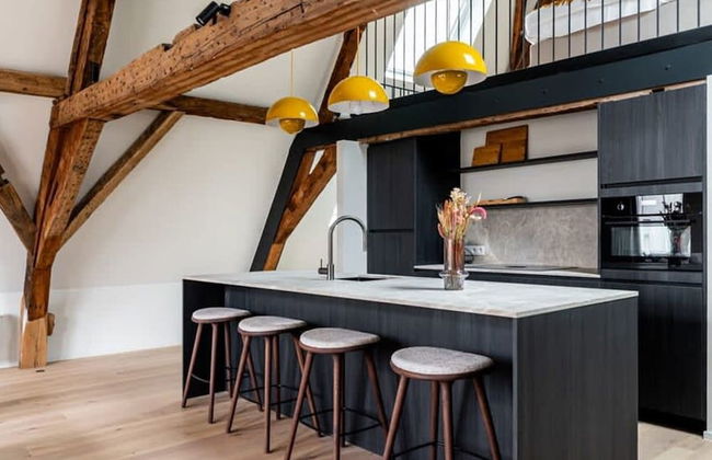 City-view Loft With Wooden Beams and Mezzanine - Foto 2