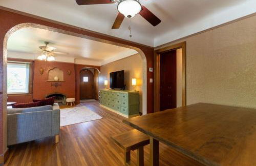 Charming Historic 4 bed -Nearby Eats, Brewery, Shops, Park - Foto 9