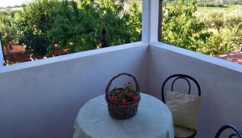 Apartment Take a Look - Photo 4