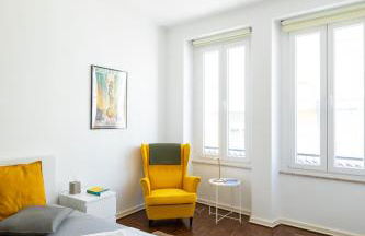 Ambassador Balcony Suites - Photo 15