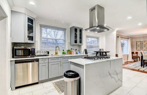 Luxurious Detroit Home - Walk to Golf and Park! - Photo 10