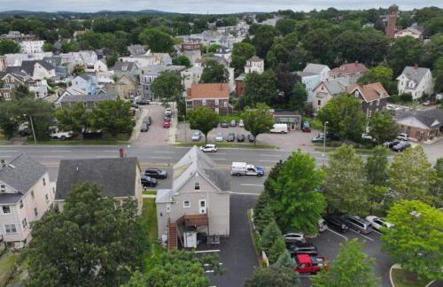 988 - 2 4BR Boston Cozy Getaway near Geneva Cliffs - Foto 38